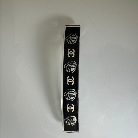 Authentic Chanel hair clip - Picture 4 of 4